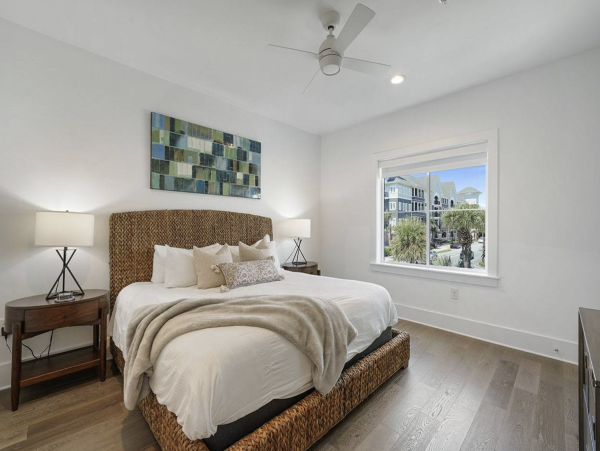 Beachfront Luxury Six Bedroom Vacation Rental in Destin with Rooftop Pool